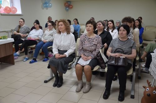 Хастаханәдә бала көтүче әниләрне хөрмәтләделәр