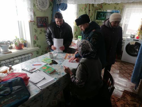 В районе проверяют исправность пожарных извещателей