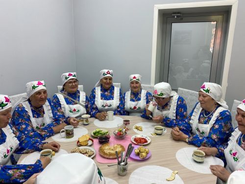 “Чишмә” ансамбле матбугат үзәгенә кунакка килде