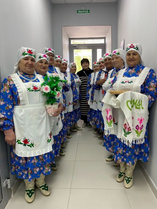 “Чишмә” ансамбле матбугат үзәгенә кунакка килде