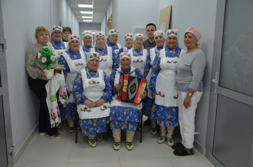 “Чишмә” ансамбле матбугат үзәгенә кунакка килде