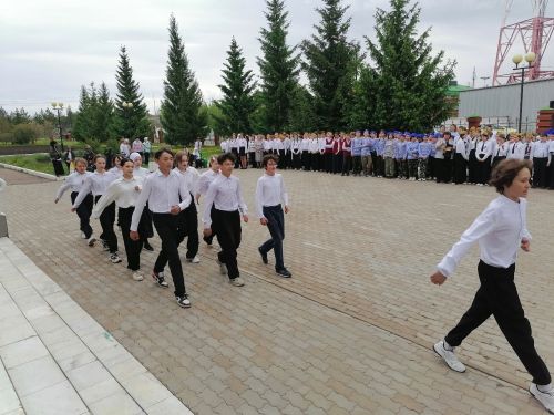Торжественный смотр-конкурс песни и строя состоялся в Джалильской гимназии