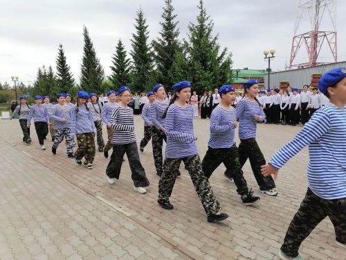 Торжественный смотр-конкурс песни и строя состоялся в Джалильской гимназии