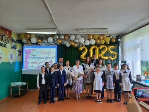 Ләке мәктәбендә 80 еллыкка 80 «бишле» алучыны бүләкләделәр