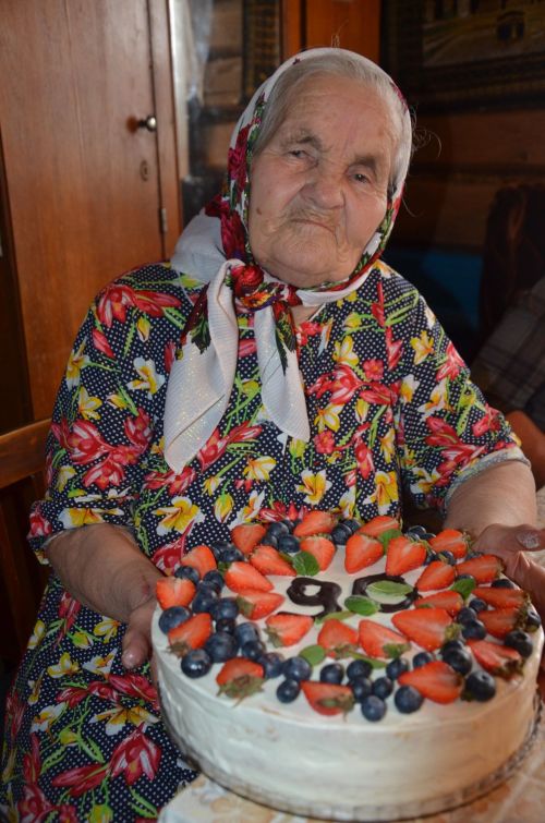 Хәния апа Хезмәт бәйрәмендә туган