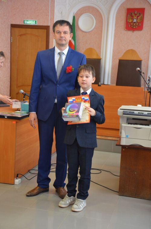 Суд коллективлары балаларга патриотик тәрбиягә бирүгә дә өлеш кертә