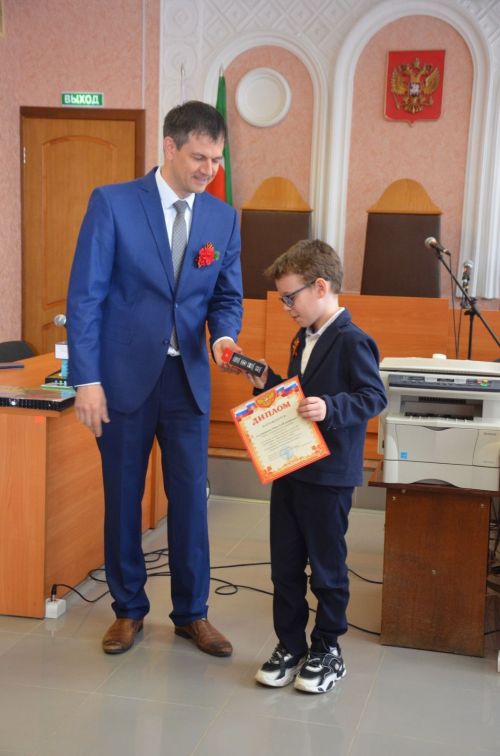 Суд коллективлары балаларга патриотик тәрбиягә бирүгә дә өлеш кертә