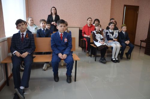 Суд коллективлары балаларга патриотик тәрбиягә бирүгә дә өлеш кертә