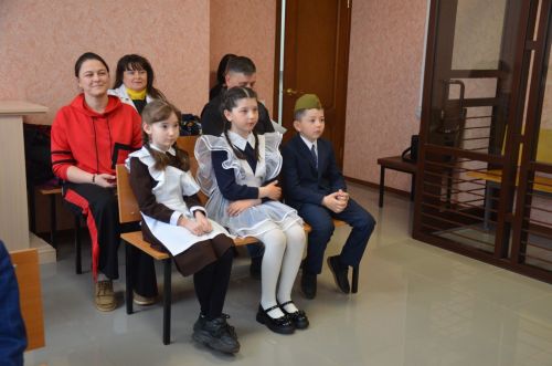 Суд коллективлары балаларга патриотик тәрбиягә бирүгә дә өлеш кертә