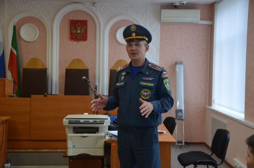 Суд коллективлары балаларга патриотик тәрбиягә бирүгә дә өлеш кертә