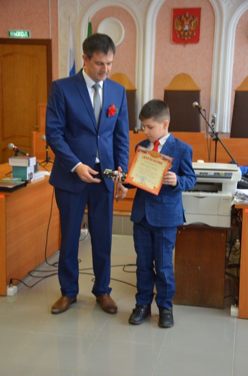 Суд коллективлары балаларга патриотик тәрбиягә бирүгә дә өлеш кертә