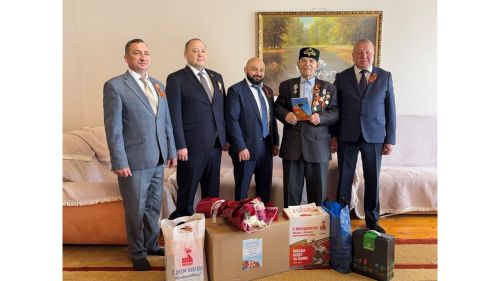 Глава Сармановского района Фарит Хуснуллин с депутатами посетили ветеранов