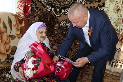 Глава Сармановского района Фарит Хуснуллин с депутатами посетили ветеранов