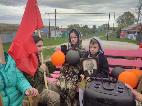 Яхшыбай, Анак һәм Иске Кәшердән хәрби машиналар узышы үтте