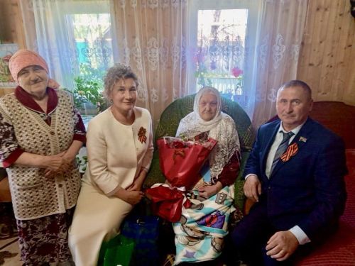 Глава Сармановского района Фарит Хуснуллин с депутатами посетили ветеранов