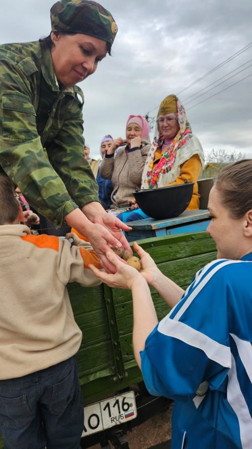 Яхшыбай, Анак һәм Иске Кәшердән хәрби машиналар узышы үтте