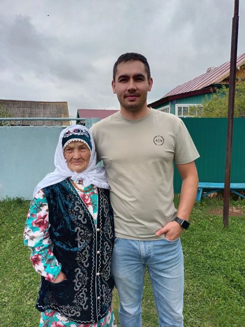 Әзhәрия апага 9 май икеләтә истәлекле