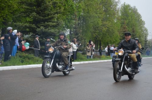 Парадта быел ретромашиналар да күбрәк булды