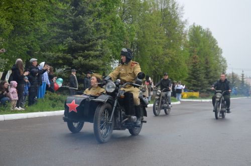 Парадта быел ретромашиналар да күбрәк булды