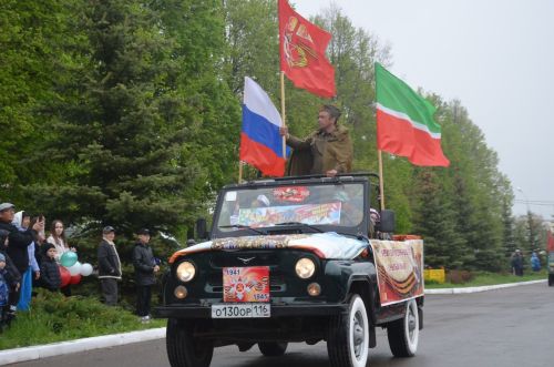 Парадта быел ретромашиналар да күбрәк булды