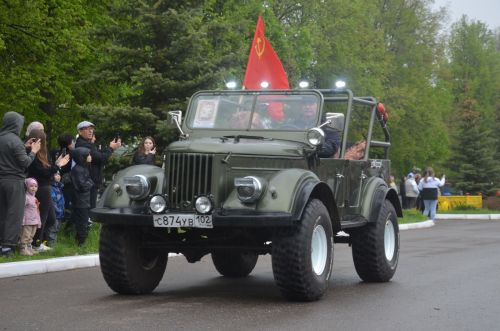 Парадта быел ретромашиналар да күбрәк булды