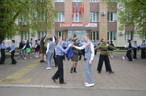 «Зәңгәр яулык» сугыш елларына алып кайтты