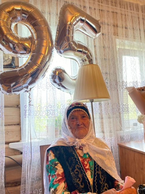 Әзhәрия апага 9 май икеләтә истәлекле