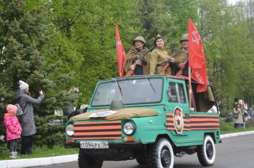 Парадта быел ретромашиналар да күбрәк булды