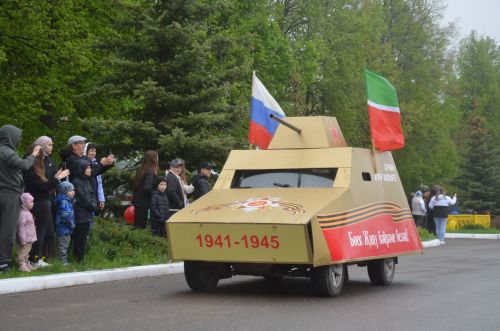 Парадта быел ретромашиналар да күбрәк булды