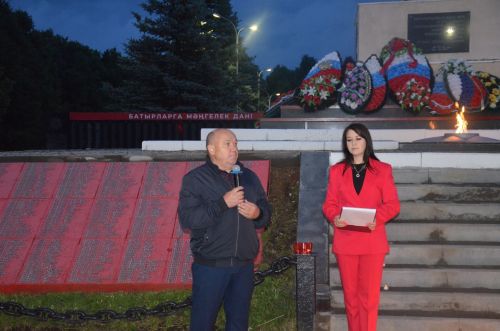 Сарманда Хәтер шәмнәре кабынды