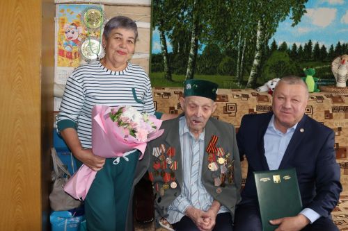 Бөек Ватан сугышы ветераны Шәрипҗан Әхмәтҗанов 101 яшен билгеләп үтә
