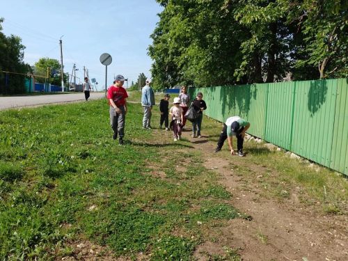 Школьники Сарманово отметили День эколога