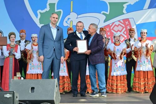 Якташыбызны Татарстан Рәисе бүләкләде