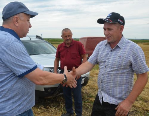 В районе наградили первых передовиков уборки