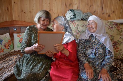 Нәзирә апаны авылдашлары да зурладылар