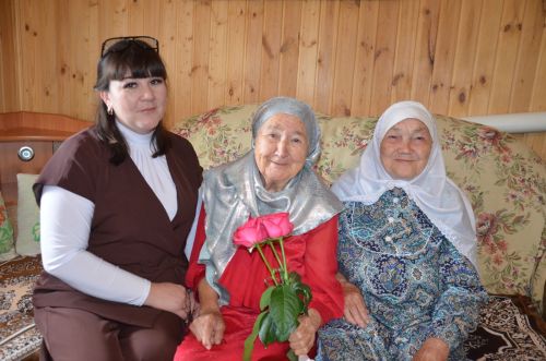 Нәзирә апаны авылдашлары да зурладылар