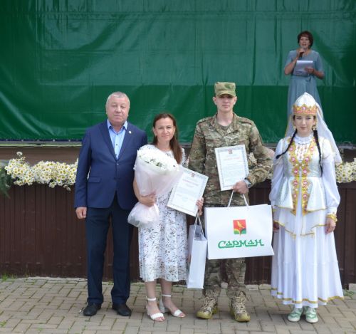 Үрнәк парлар хөрмәтләнде