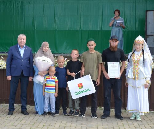 Үрнәк парлар хөрмәтләнде