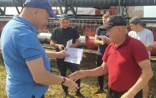В районе наградили передовиков уборки