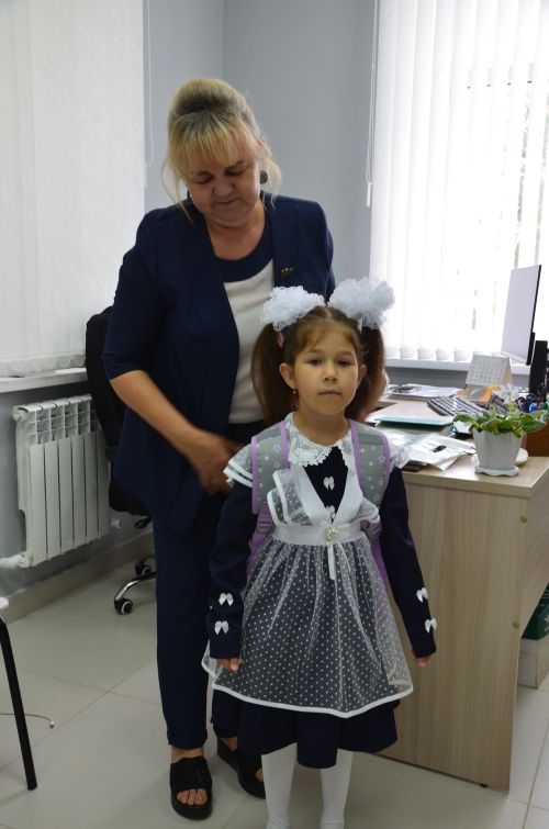 Хезмәттәшләребезнең беренче сыйныфка баручы балаларына “ТАТМЕДИА” җәмгыяте яңа портфель бүләк итте