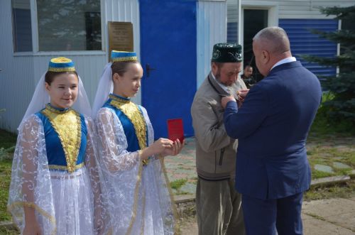 Районда Хәйдәр Сафинга истәлек тактасы куелды