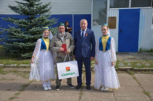 Районда Хәйдәр Сафинга истәлек тактасы куелды