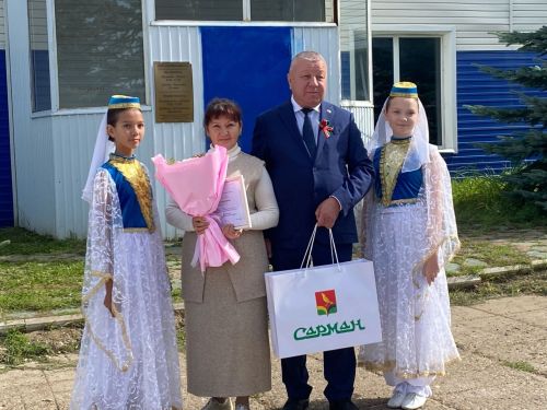 Районда Хәйдәр Сафинга истәлек тактасы куелды