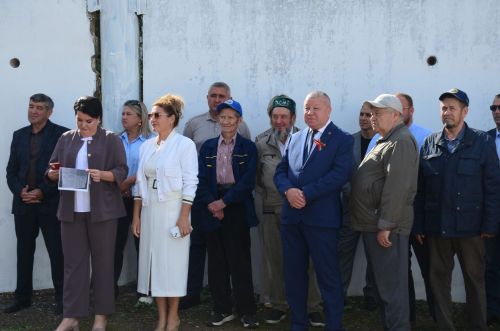 Районда Хәйдәр Сафинга истәлек тактасы куелды