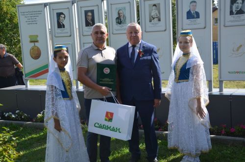 Мәртәбәле якташларыбызга багышланган стела бер исемгә тулыланды