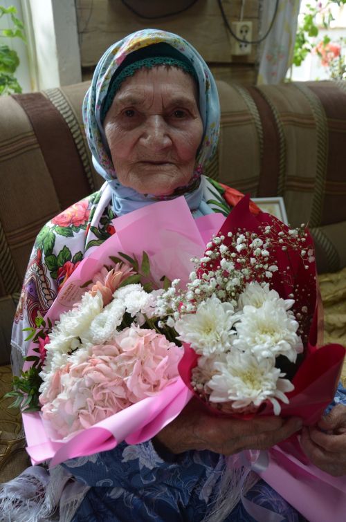 Мәдинә апаны 90 яше тулу уңаеннан зурладылар