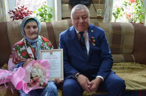 Мәдинә апаны 90 яше тулу уңаеннан зурладылар
