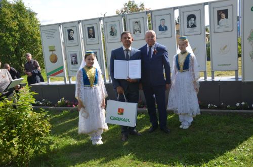 Мәртәбәле якташларыбызга багышланган стела бер исемгә тулыланды