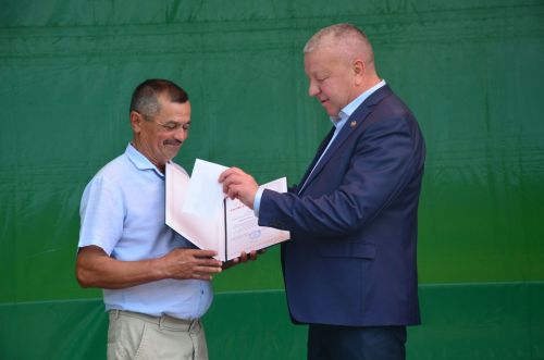 Районда алдынгы төзүчеләр һәм физкультурачылар бүләкләнде
