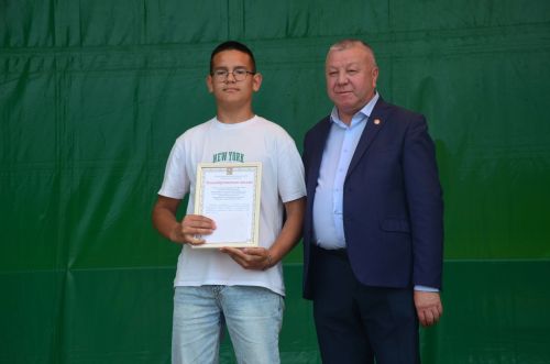 Районда алдынгы төзүчеләр һәм физкультурачылар бүләкләнде
